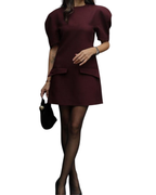 Φόρεμα με ενισχυμένους ώμους